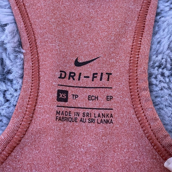 NWOT Nike women’s racer back sports bra - Picture 2 of 2